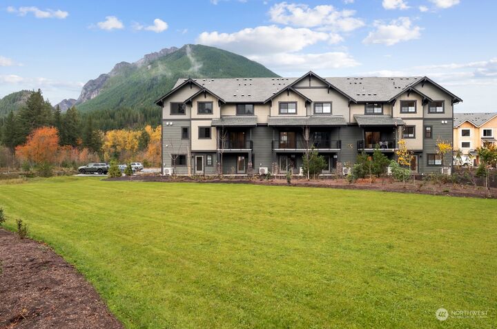 Property Photo:  1839 SE 12th Street 204  WA 98045 