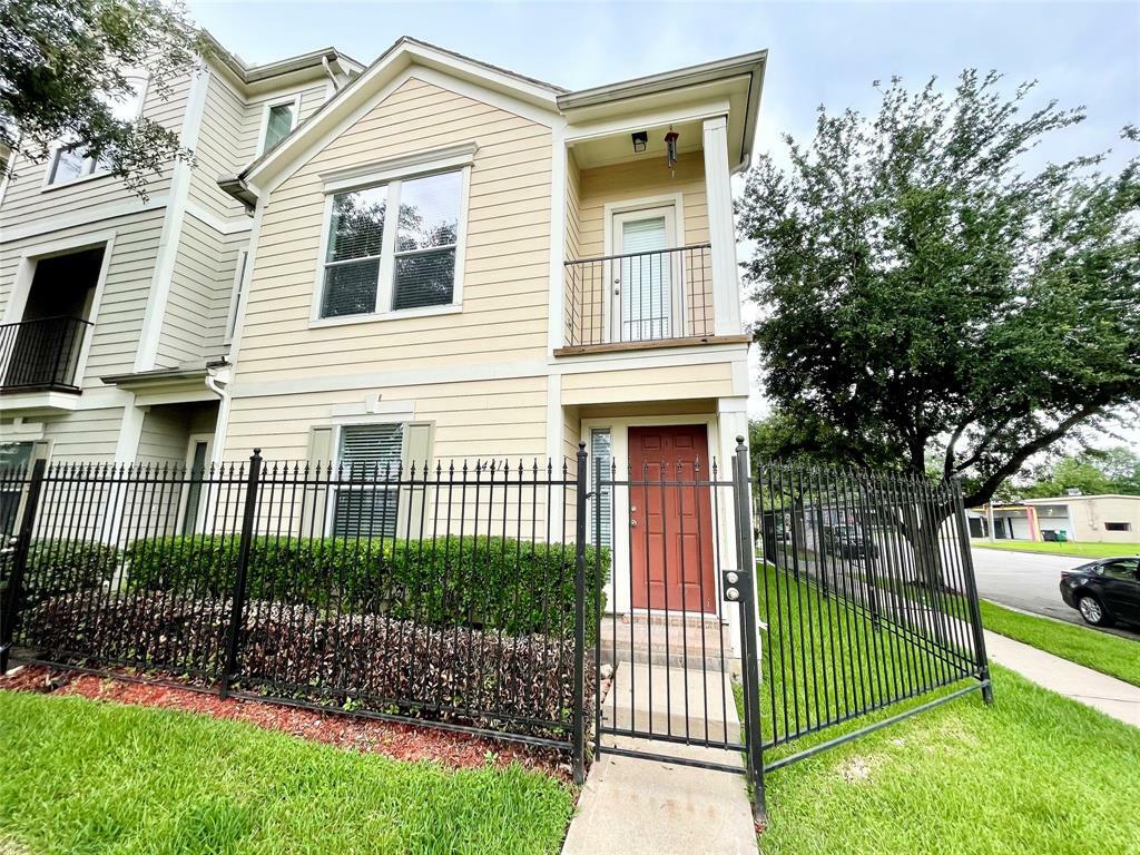 Property Photo:  1441 Paige Street  TX 77003 