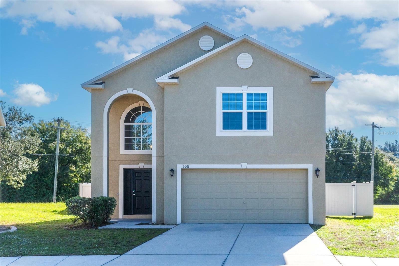 Property Photo: 1001 Brenton Leaf Drive FL 33570