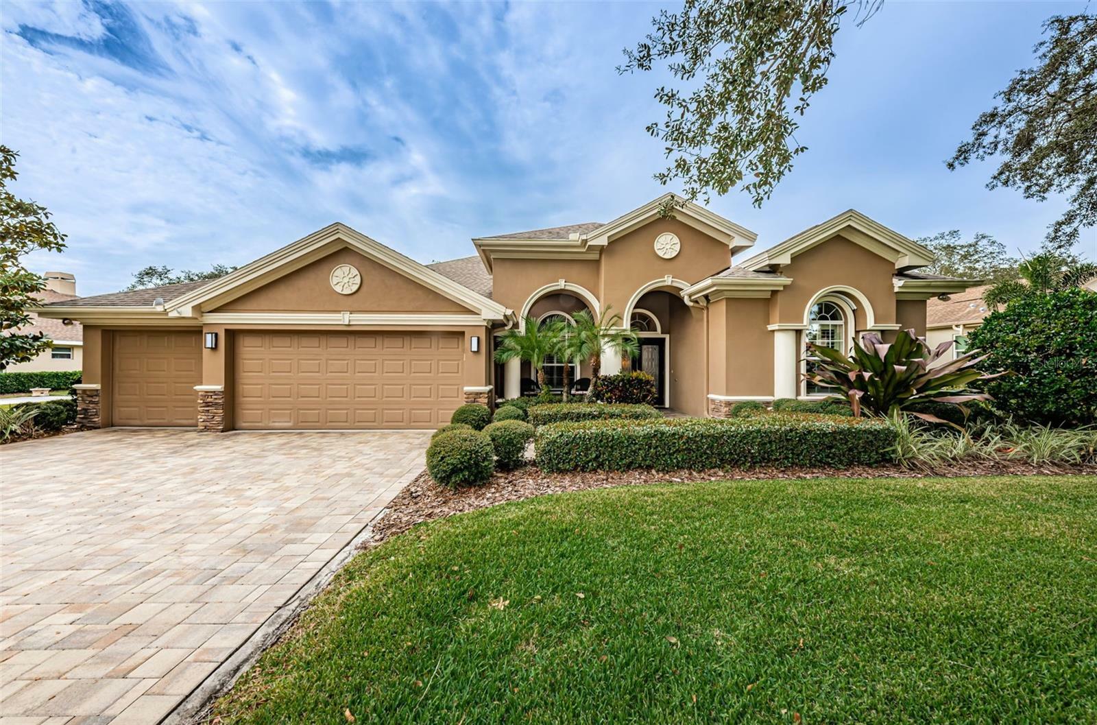 Property Photo:  516 Creekside Court  FL 34695 