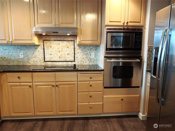 Property Photo:  177 107th Avenue NE 1104  WA 98004 