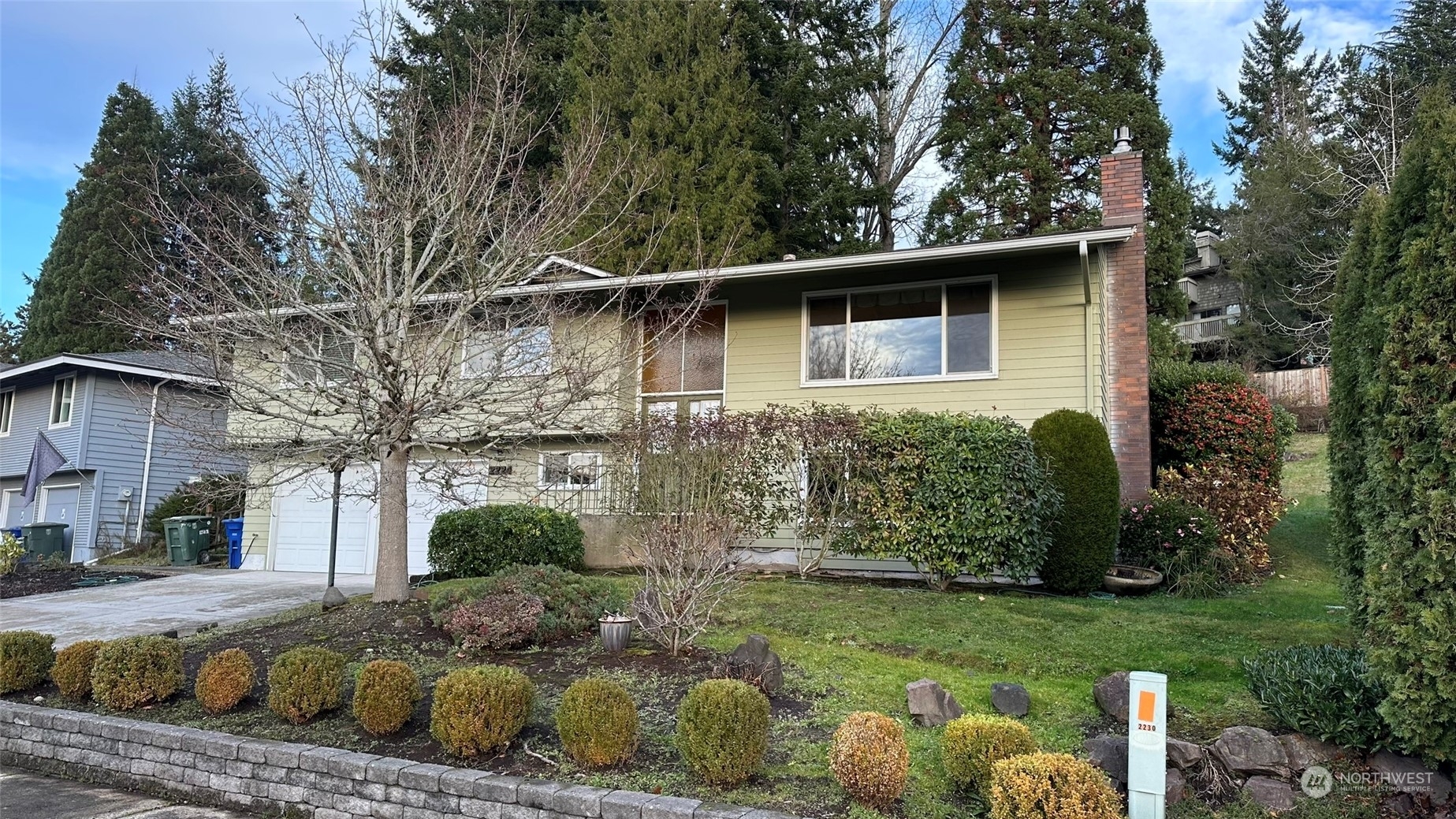 Property Photo:  2224 137th Place SE  WA 98005 