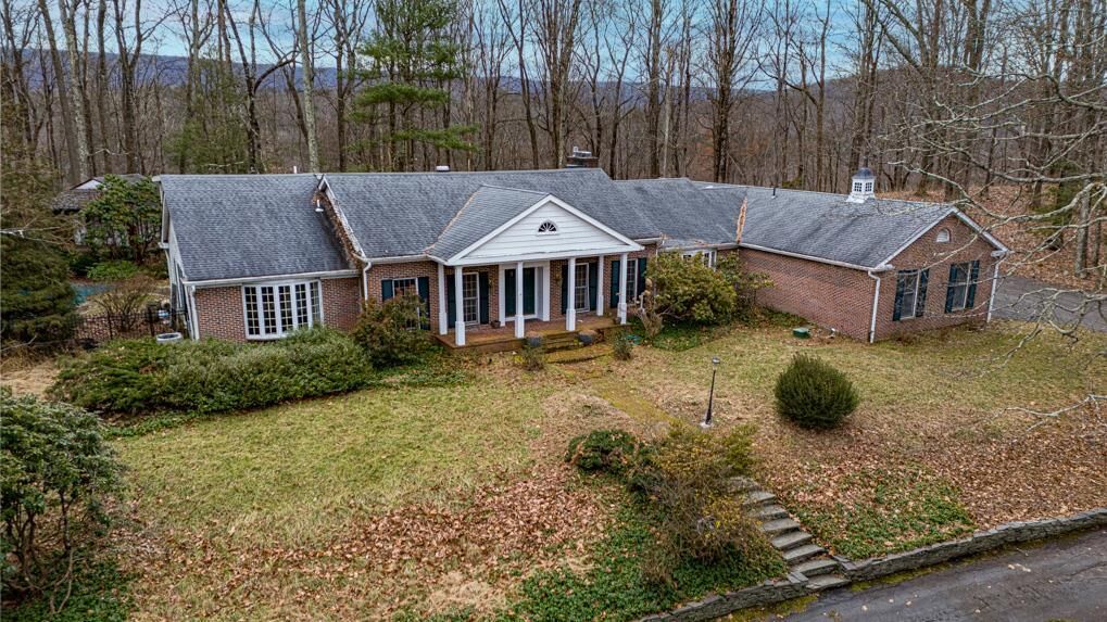 Property Photo:  7211 Hickory Lane  PA 18360 