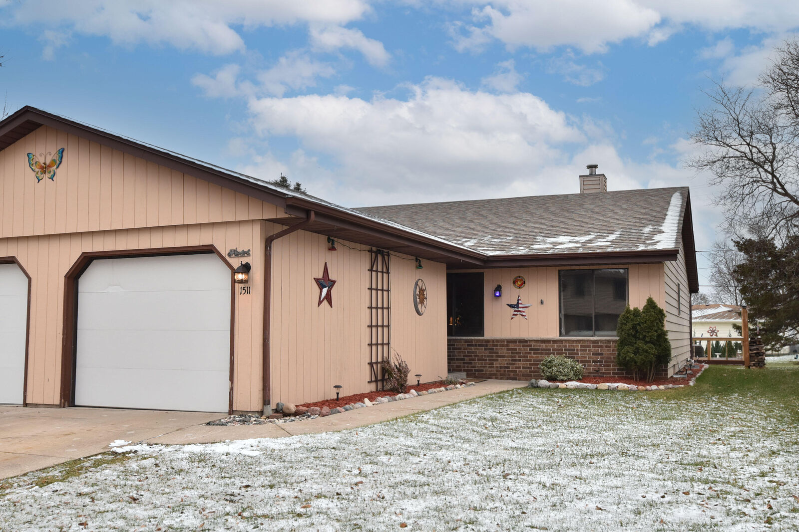 Property Photo:  1511 W Plainfield Ave  WI 53221 