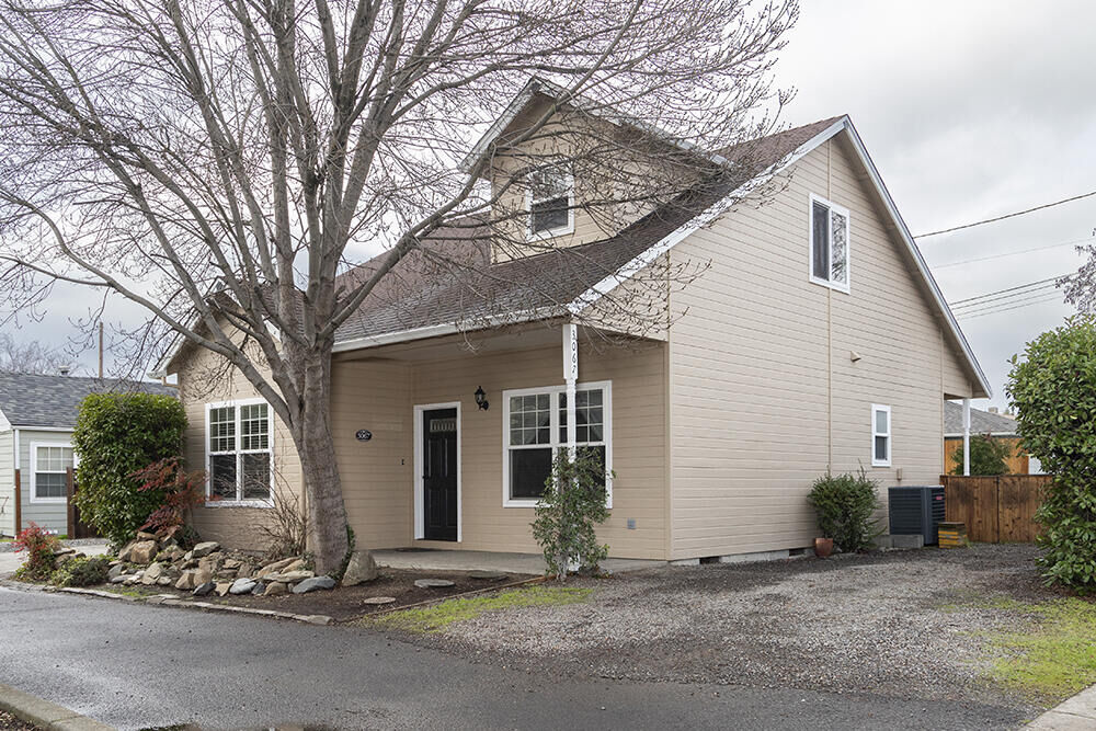 Property Photo:  3067 Merriman Road  OR 97501 