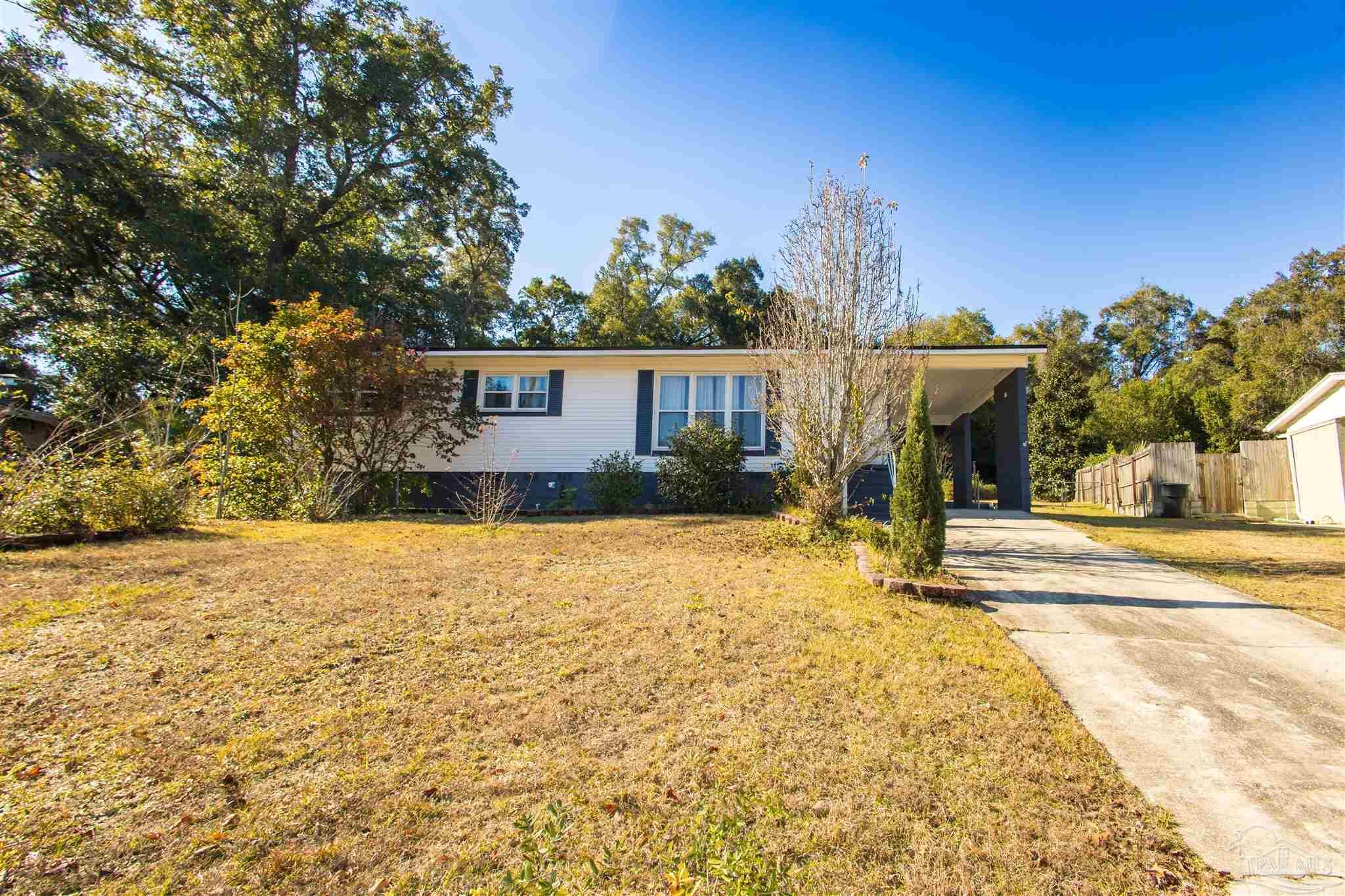 Property Photo: 5053 Crestwood Rd FL 32503