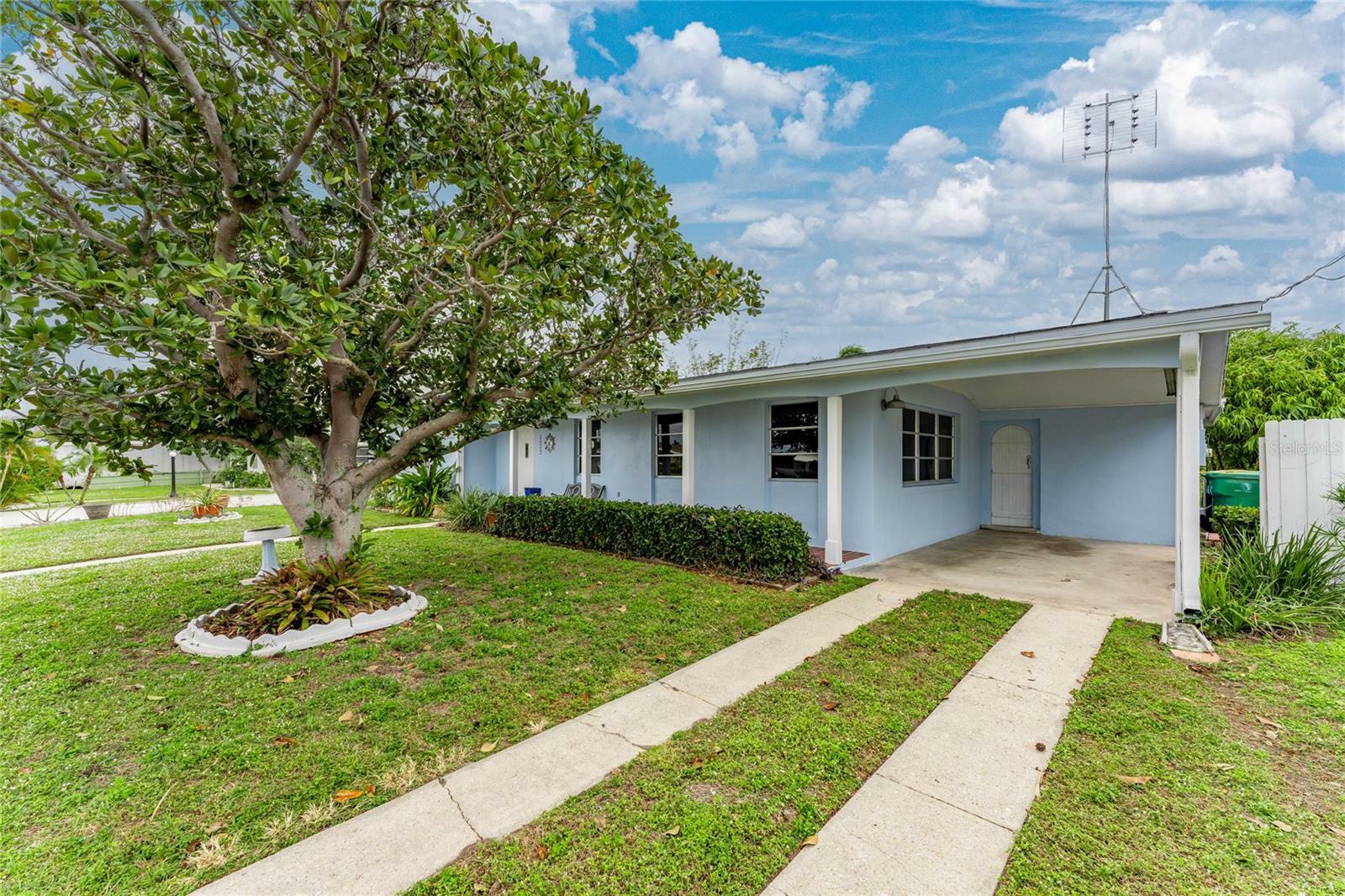 Property Photo: 351 Duxbury Avenue FL 33952