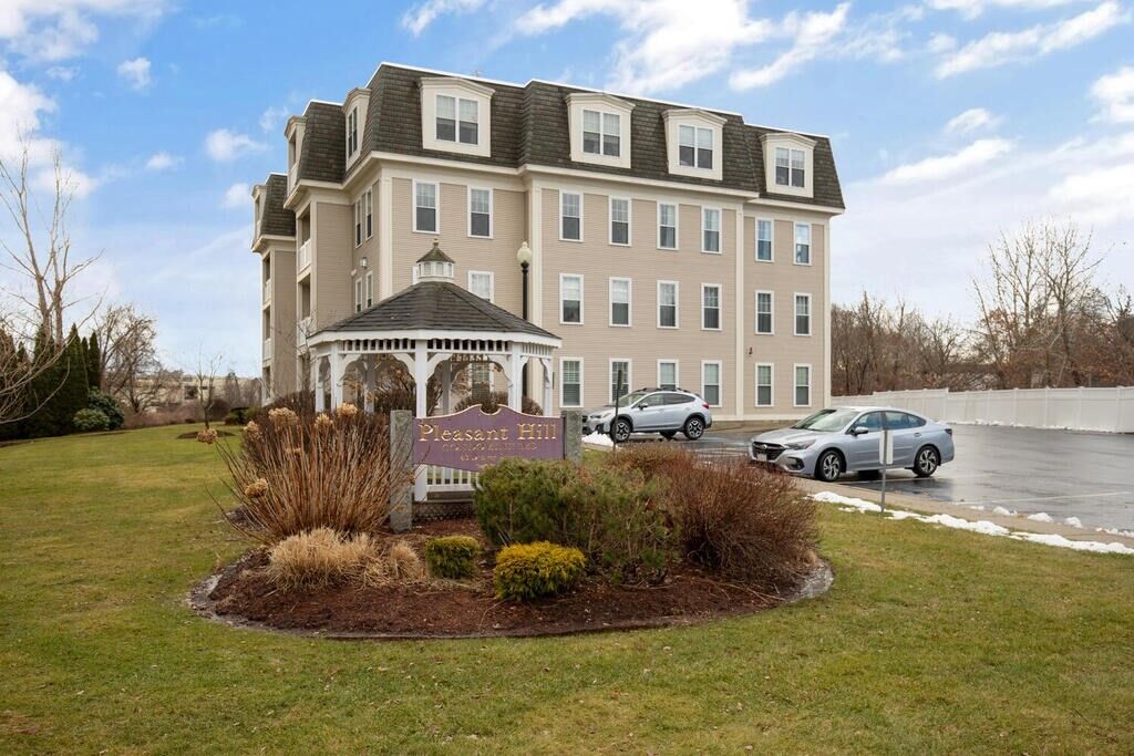 Property Photo:  48 Denver St 104  MA 01906 