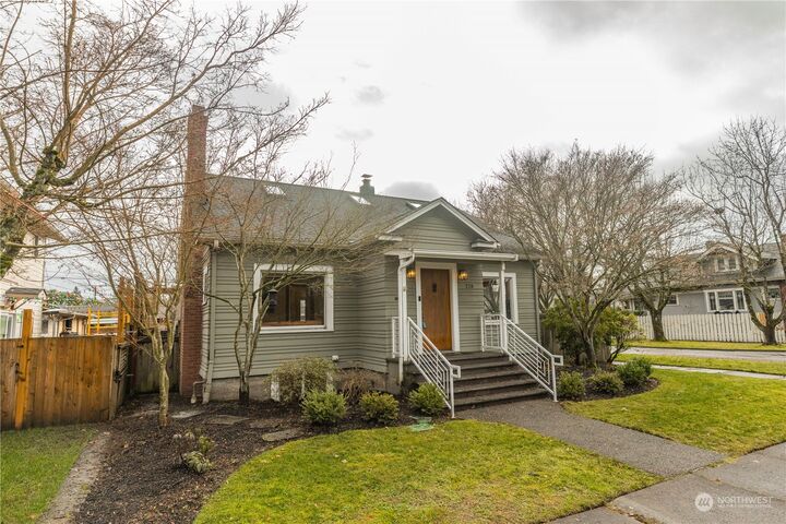 Property Photo:  220 7th Avenue NW  WA 98371 