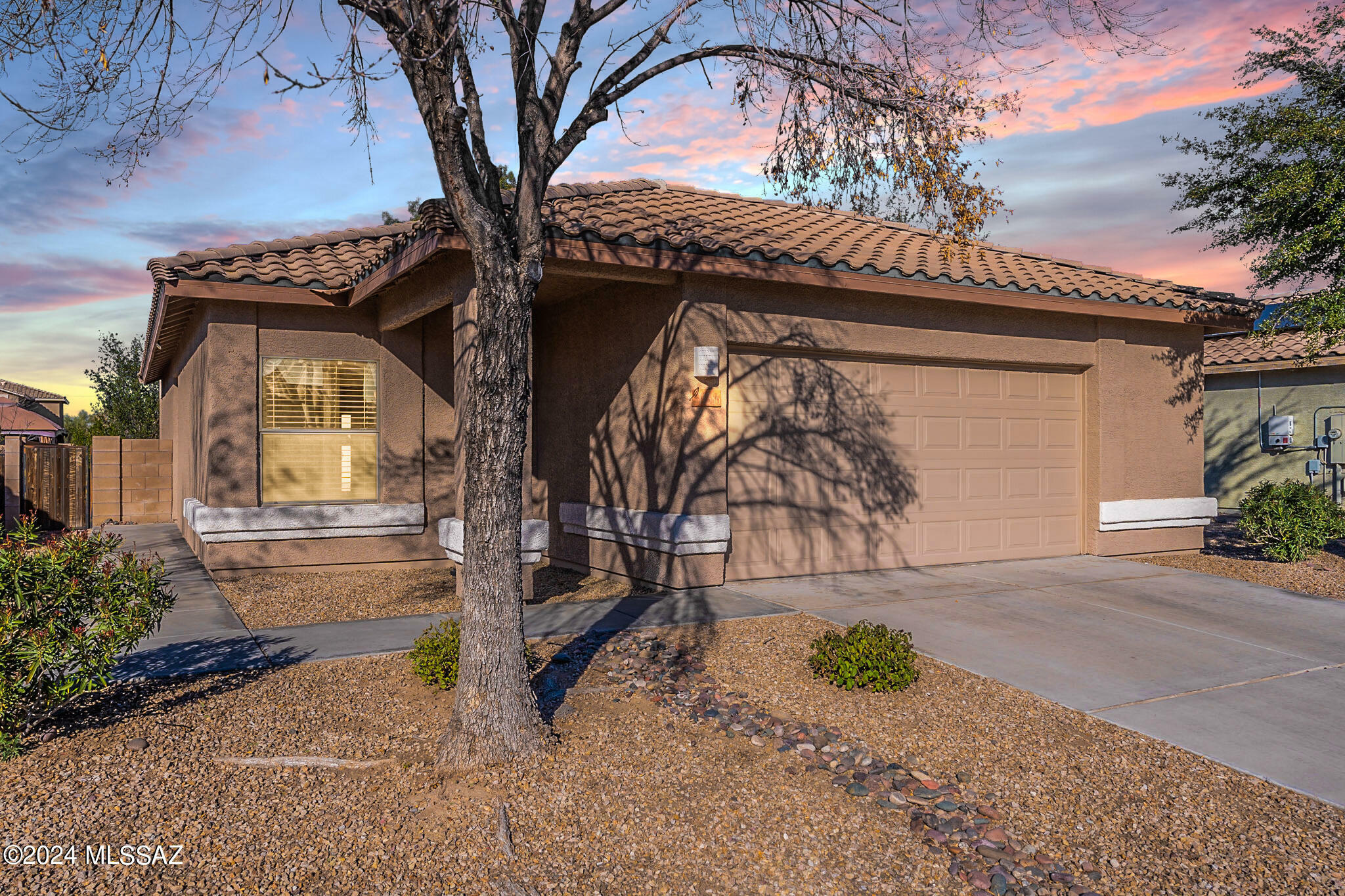 Property Photo:  11386 W Farm Village Drive  AZ 85653 