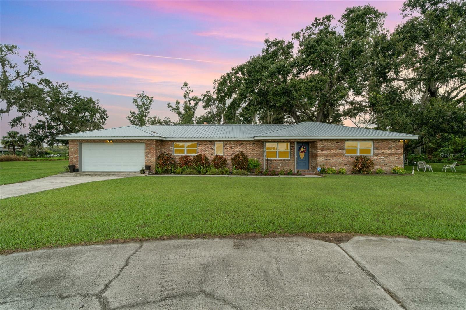 Property Photo:  1701 SE Townsend Avenue  FL 34266 