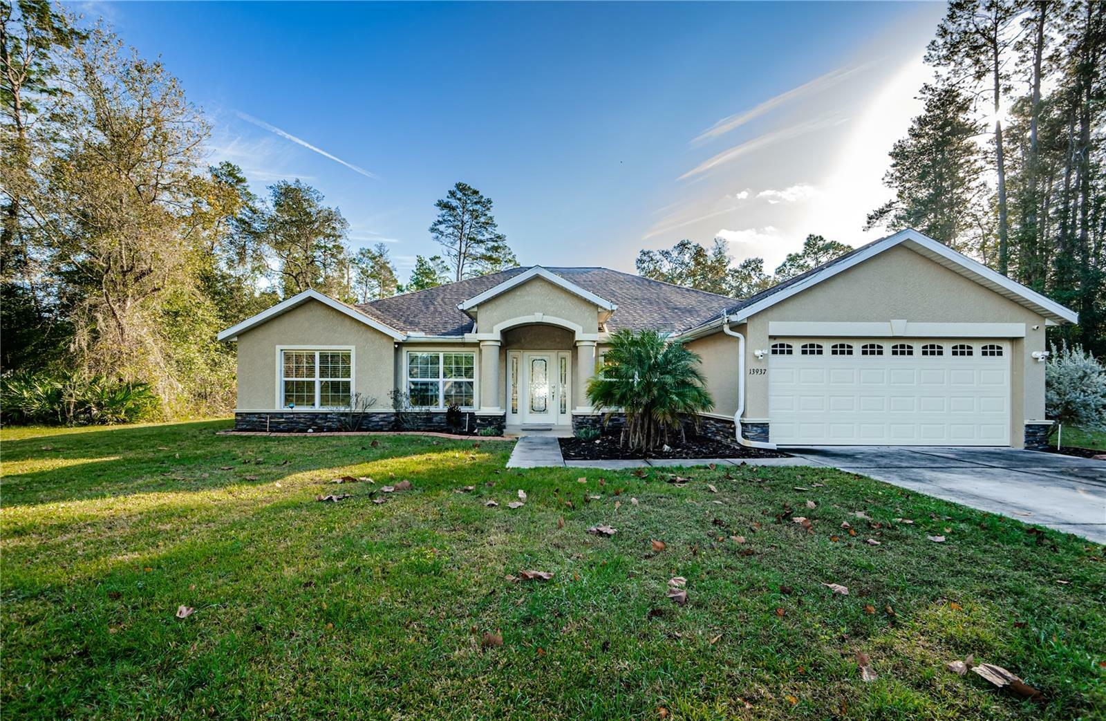 Property Photo:  13937 Sand Oak Court  FL 34669 