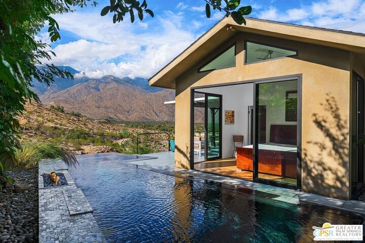 2 bed Palm Springs home for sale 2475 S Araby Drive, Palm Springs, CA