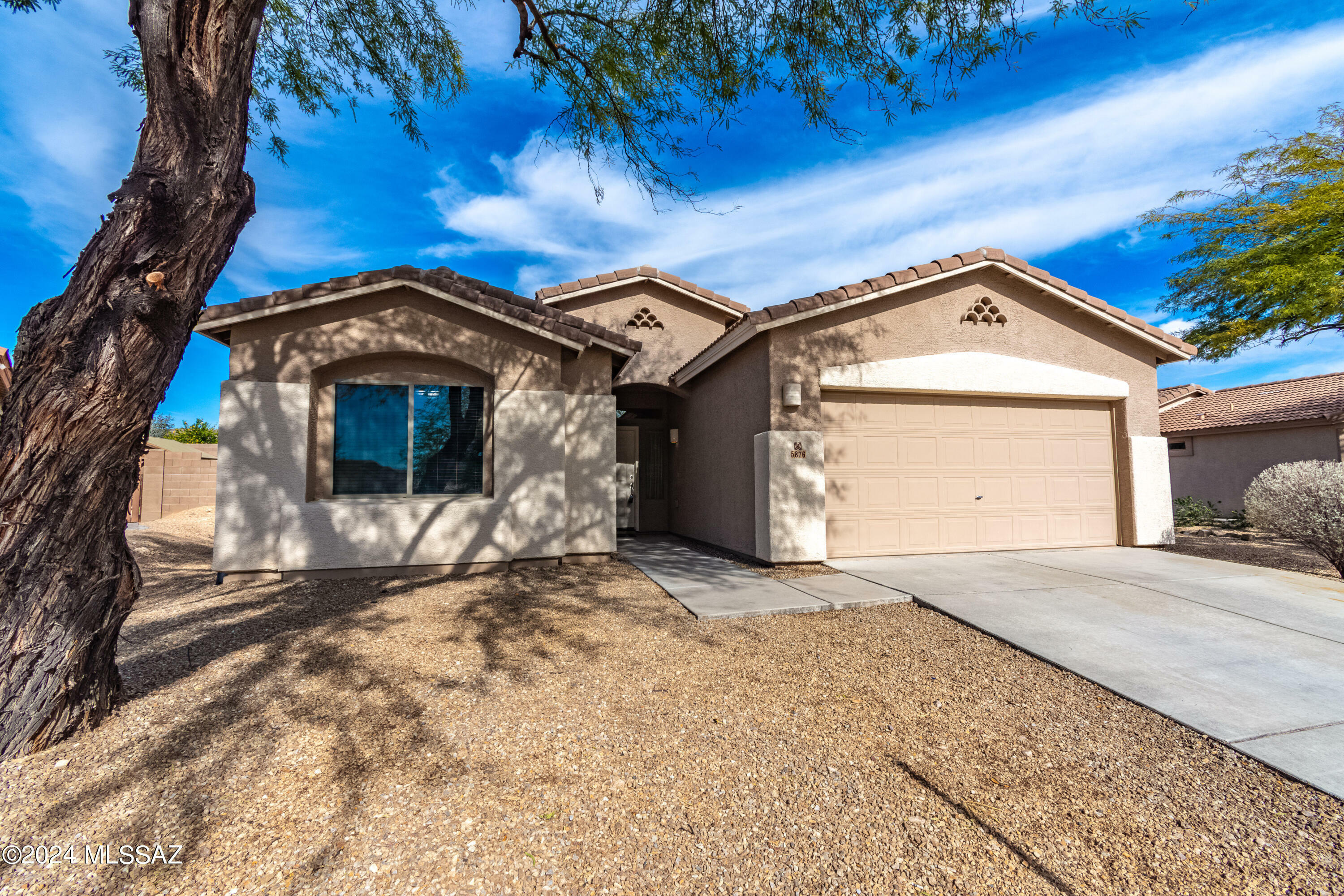 Property Photo:  5876 W Mohave Bloom Drive  AZ 85735 