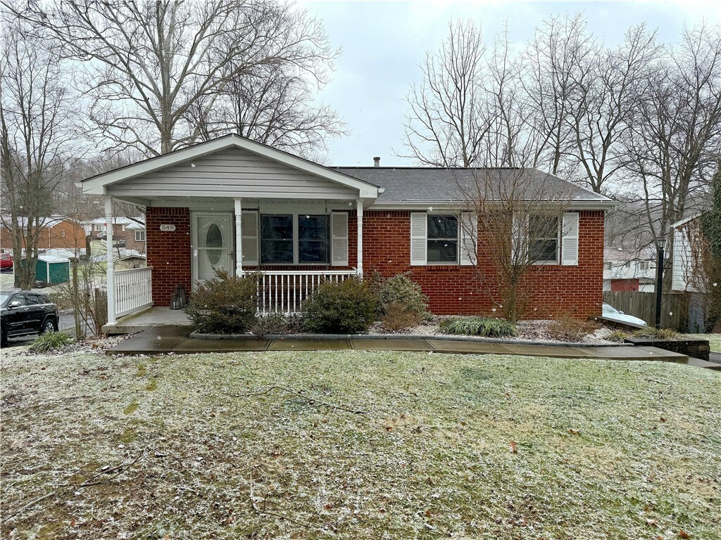 Property Photo: 549 Waterbury Dr PA 15601