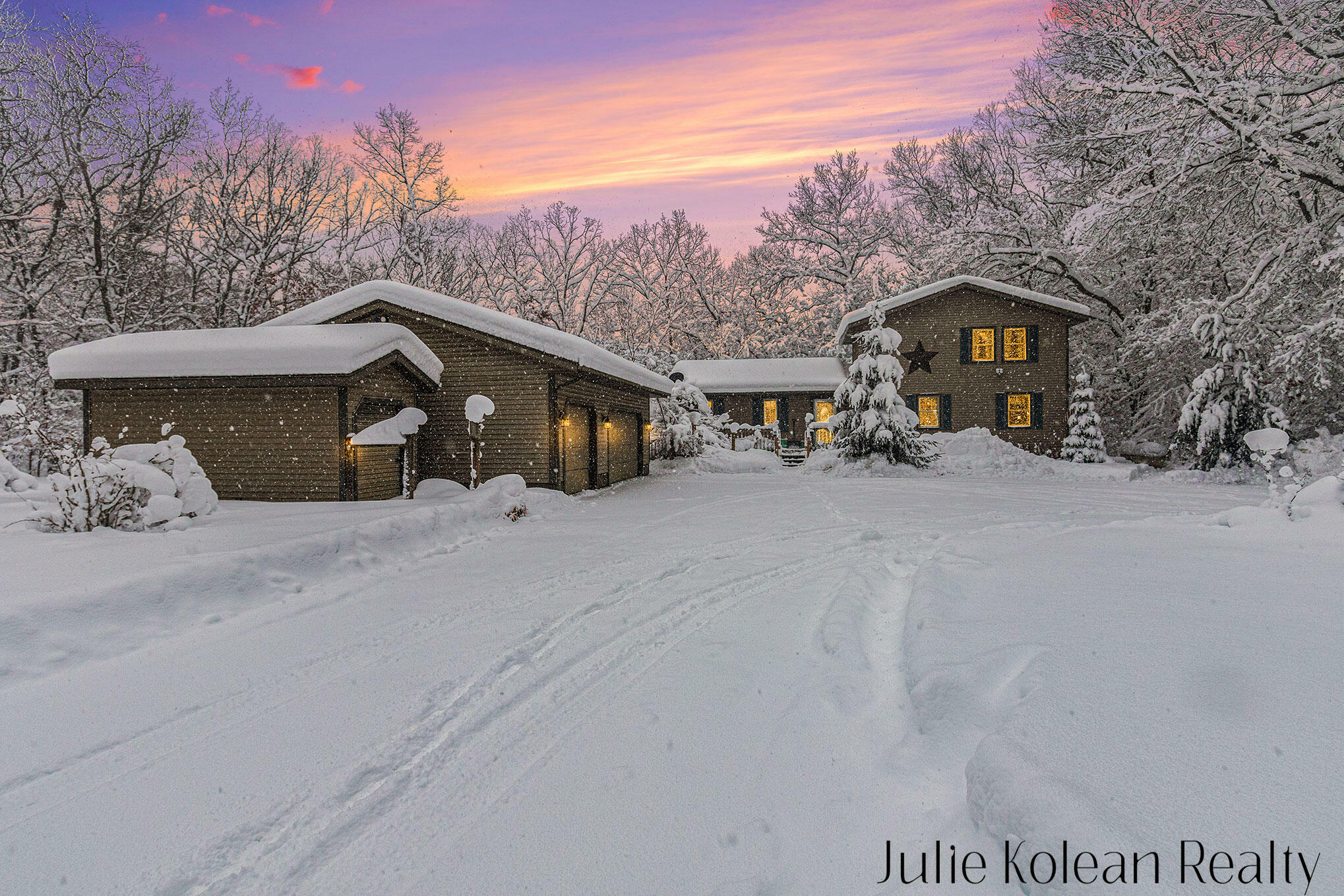 Property Photo:  4035 Evanston Avenue  MI 49442 