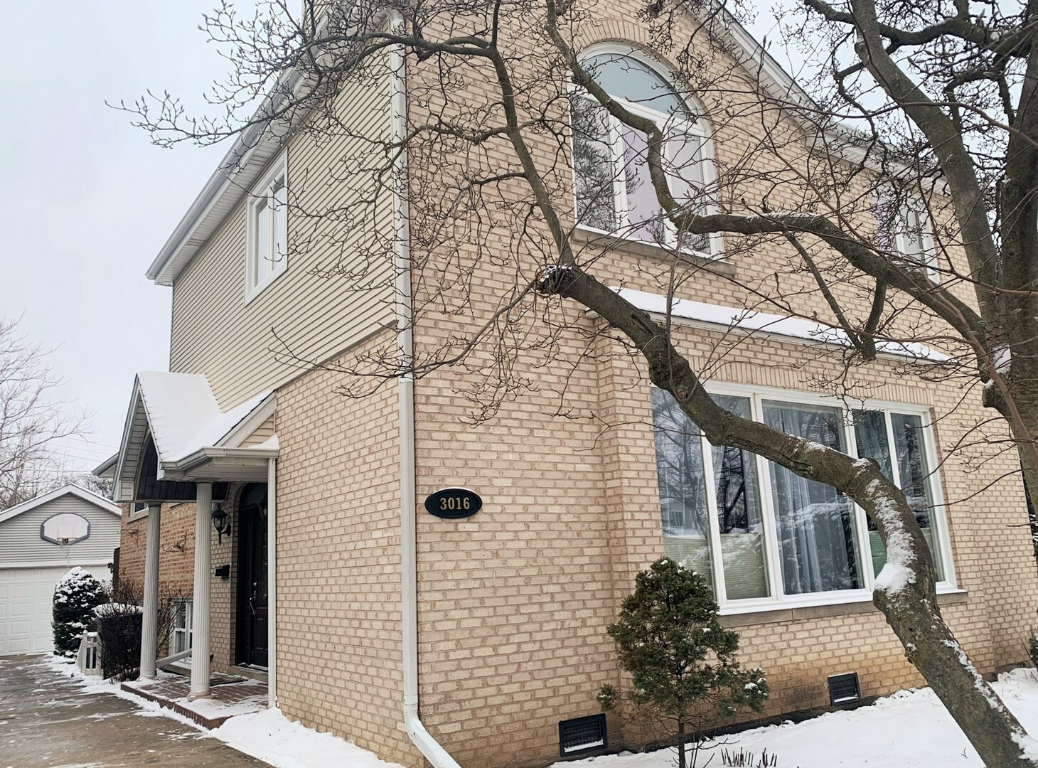 Property Photo: 3016 Wilmette Avenue IL 60091