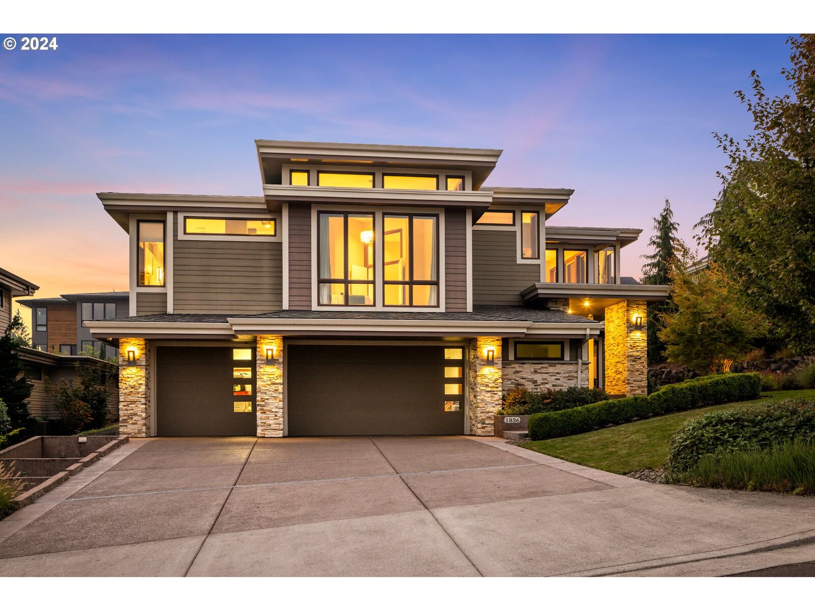 Property Photo: 1836 Highlands Loop OR 97034