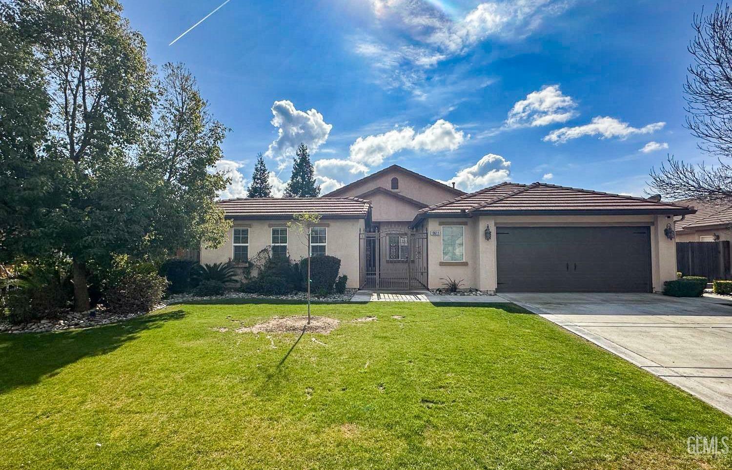 Property Photo:  10611 Valverde Drive  CA 93311 