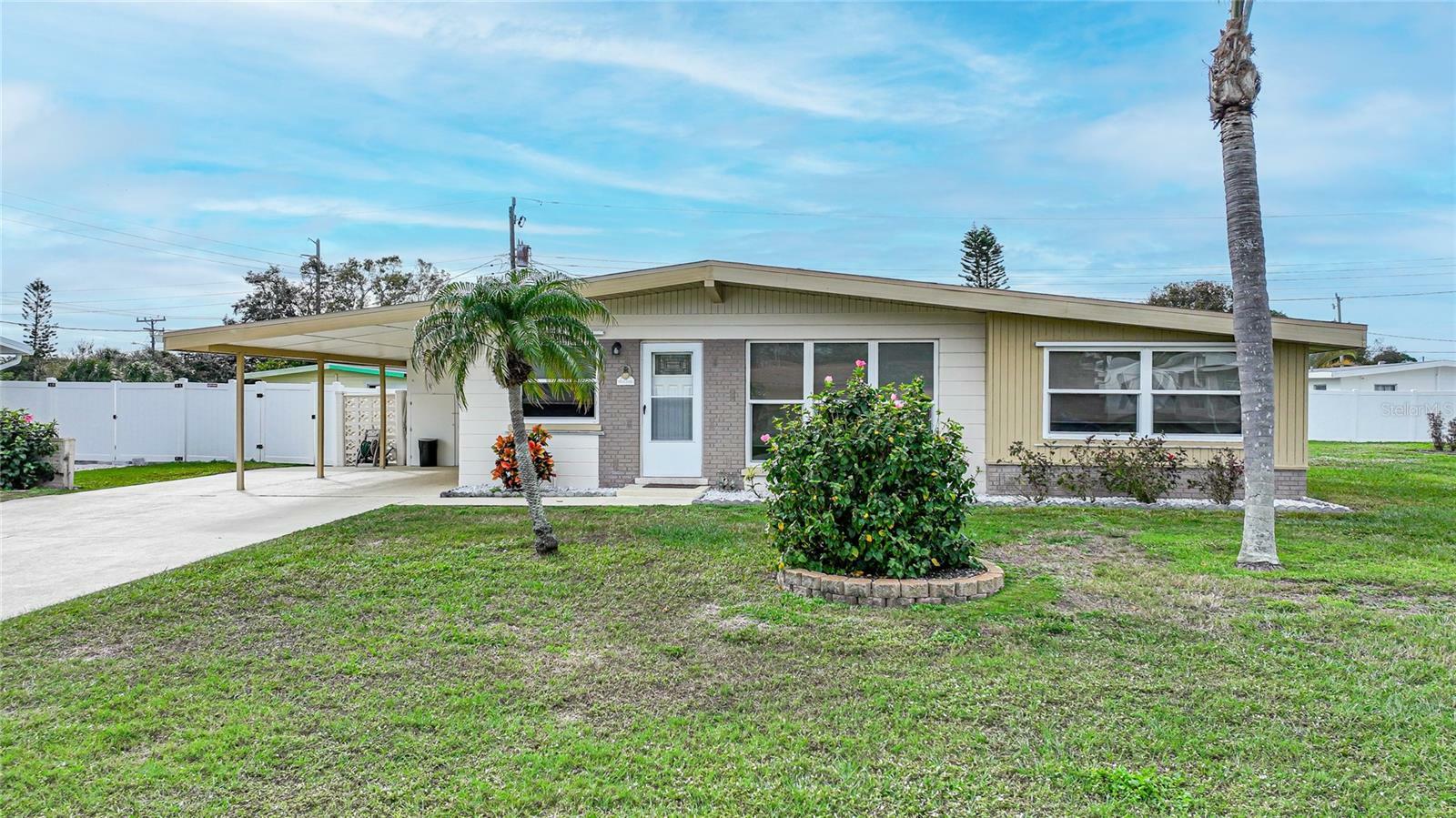 Property Photo: 228 Glen Oak Road FL 34293
