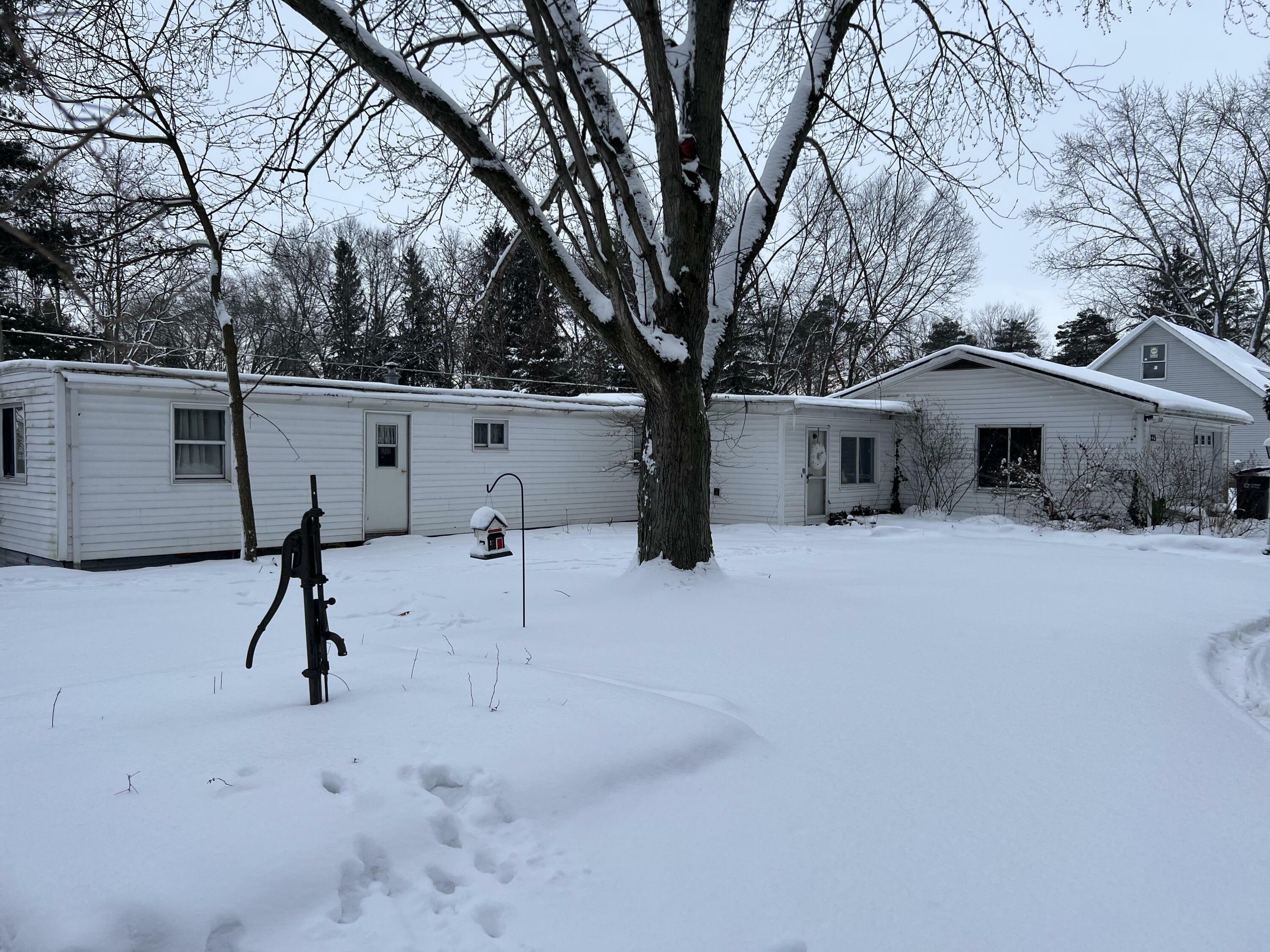 Property Photo:  4225 W Bacon Road  MI 49242 