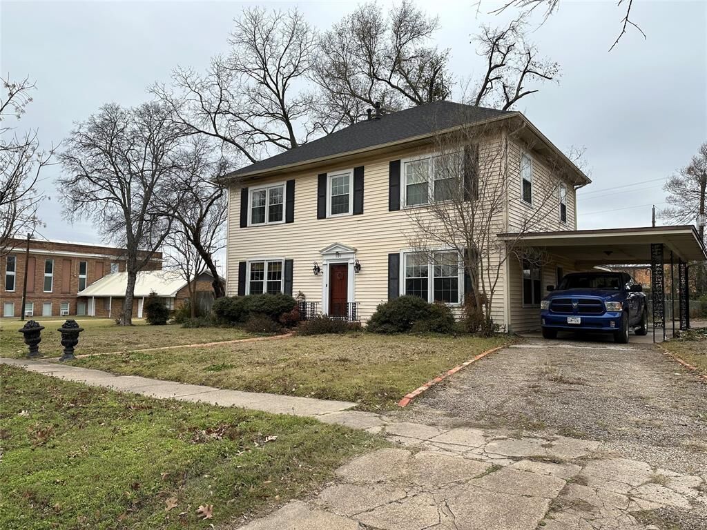 Property Photo: 509 E Main Street TX 76667