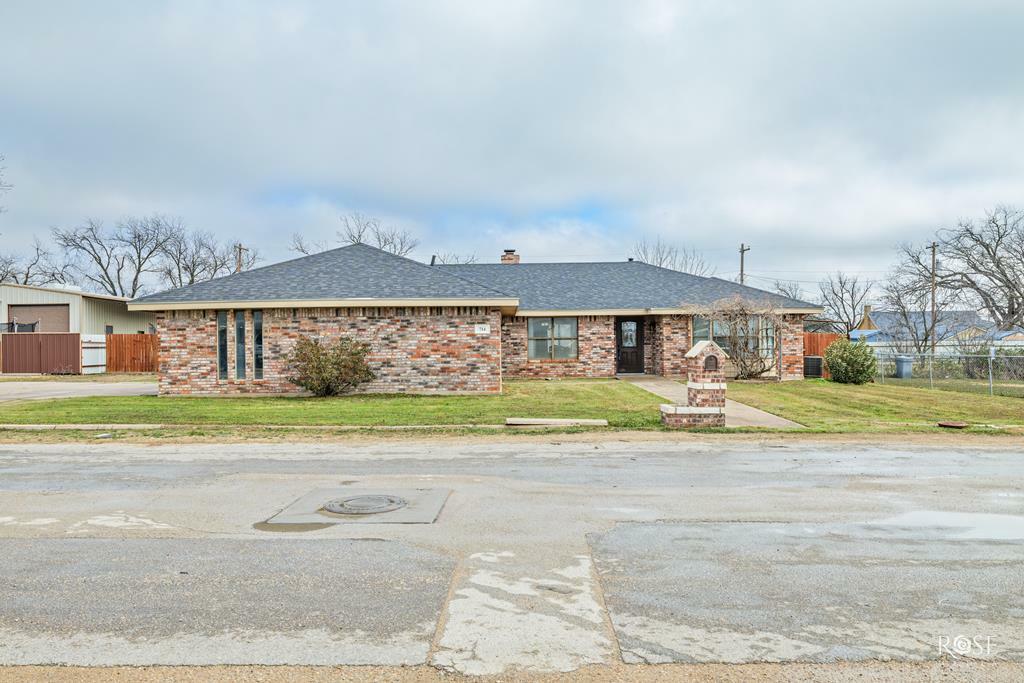 Property Photo:  714 Lee Ave  TX 76936 