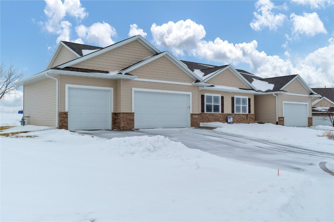 Property Photo:  2909 Clubhouse Drive  IA 52302 