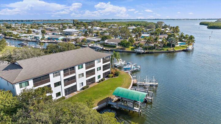 Property Photo:  10469 Waterbird Way  FL 34209 