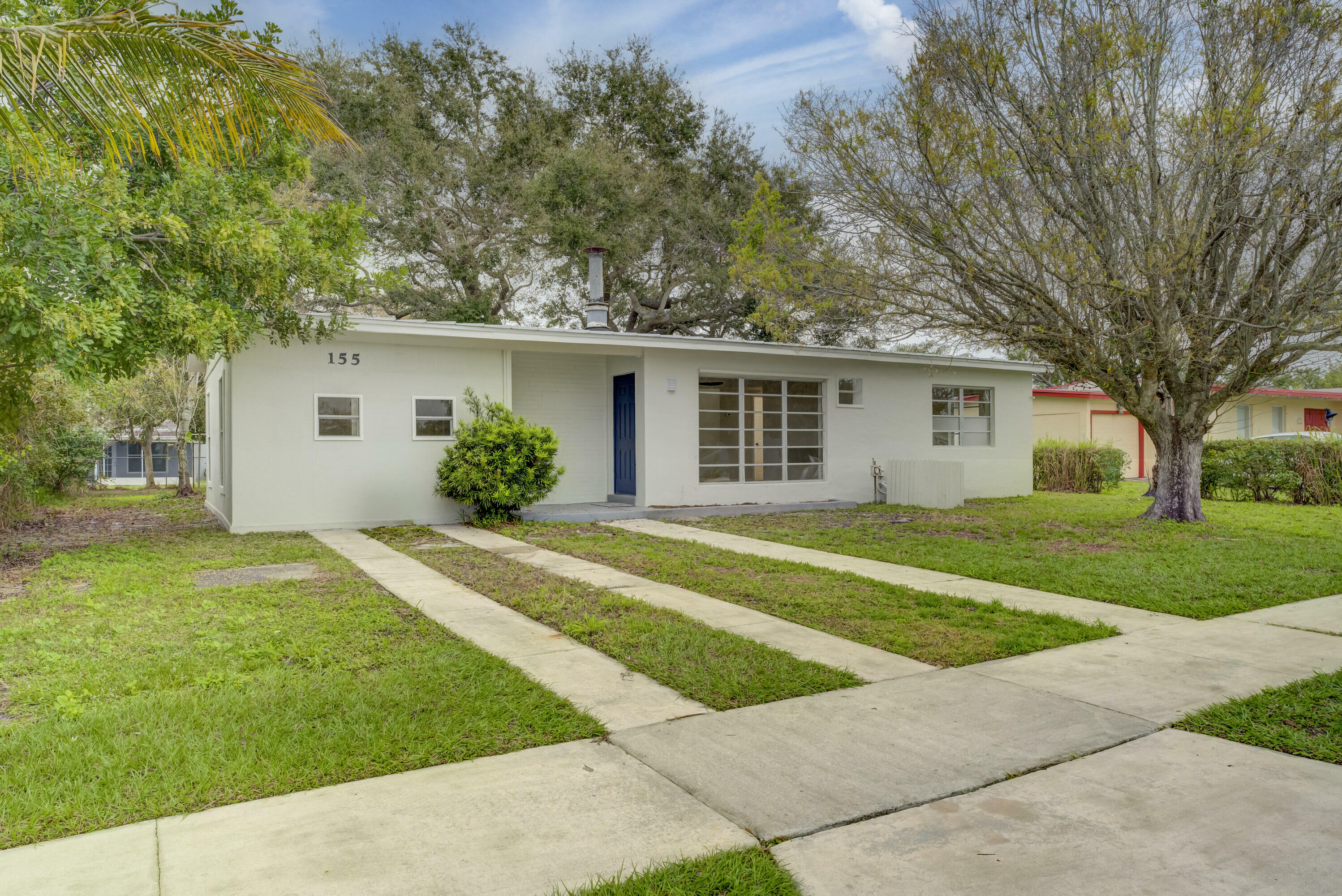 Property Photo:  155 SE Solaz Avenue  FL 34983 