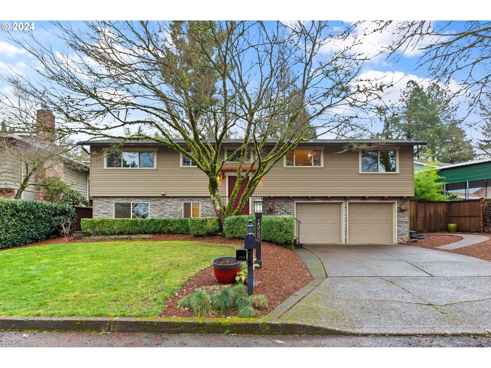 Property Photo:  15580 SE Dana Ave  OR 97267 