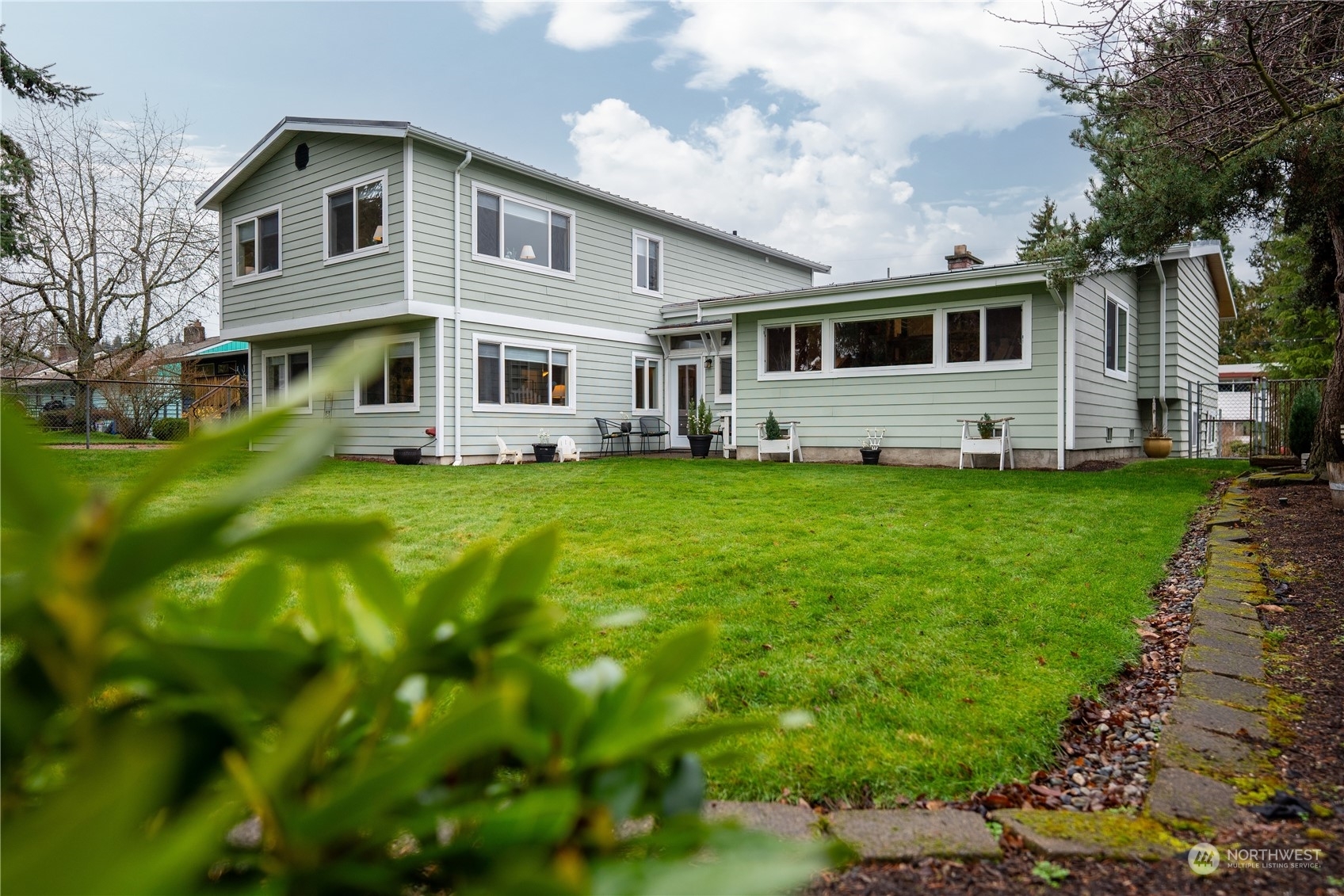 Property Photo: 2133 N 172nd Street WA 98133
