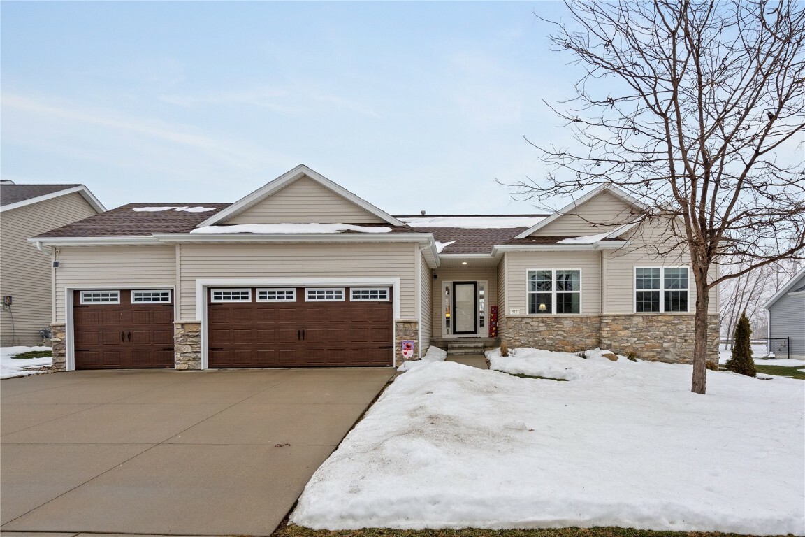 Property Photo:  512 Barrington Parkway  IA 52302 