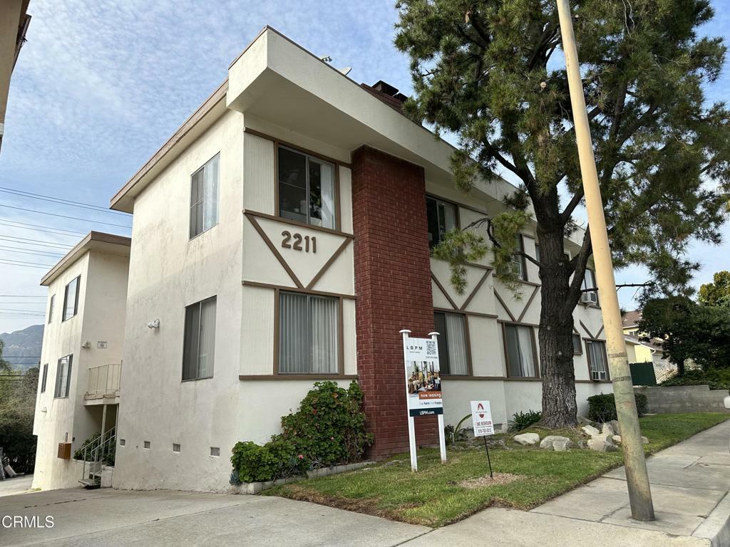 Property Photo:  2211 N Verdugo Road  CA 91208 