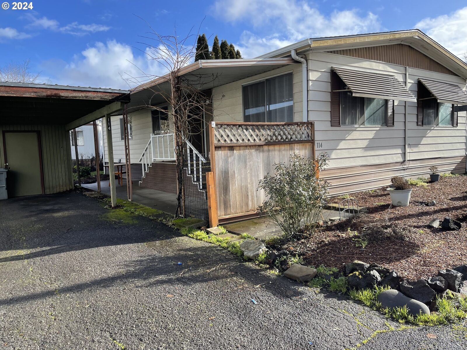 Property Photo: 114 Broadmore Ave NE OR 97301