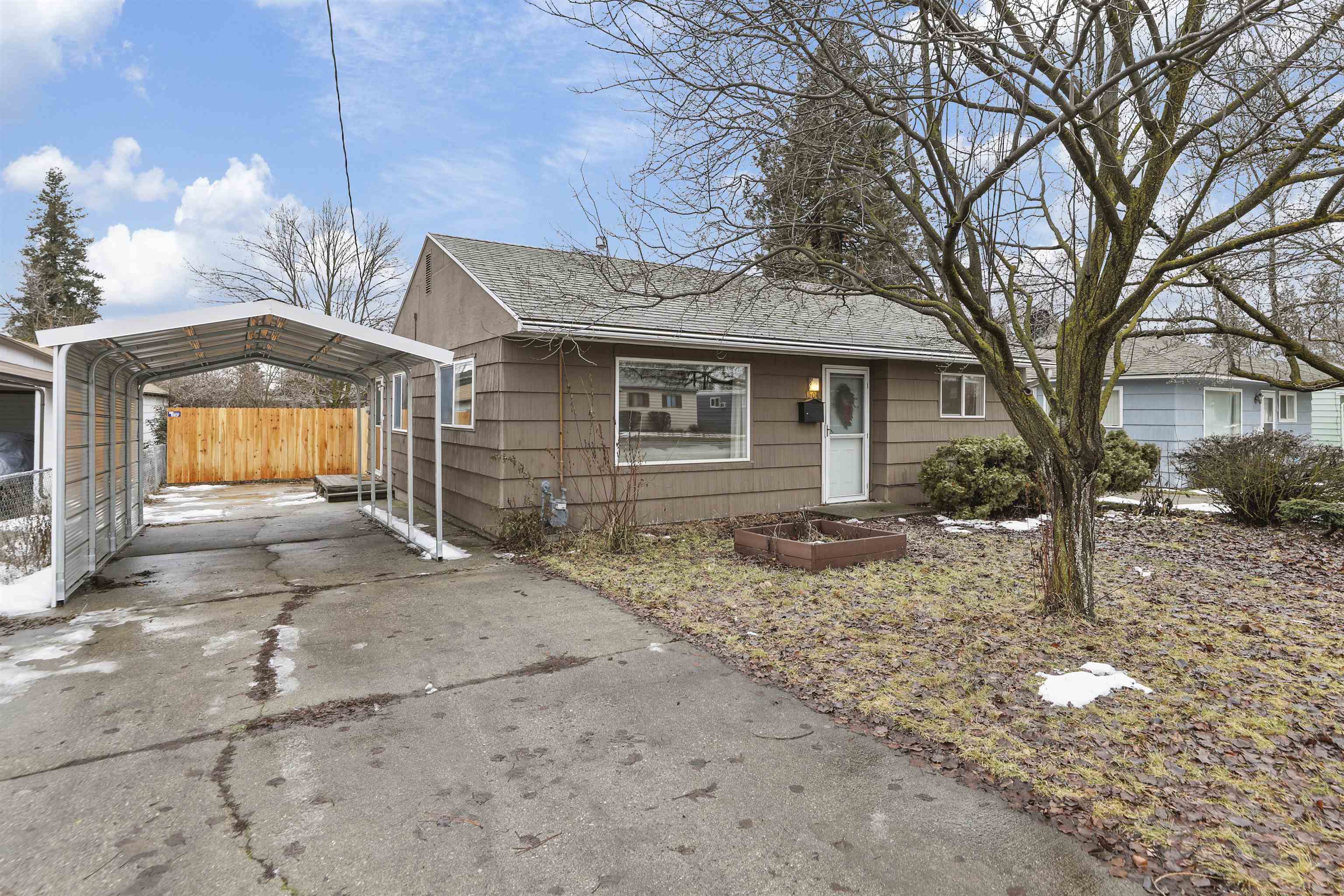 Property Photo:  1504 E Rowan Ave  WA 99207 