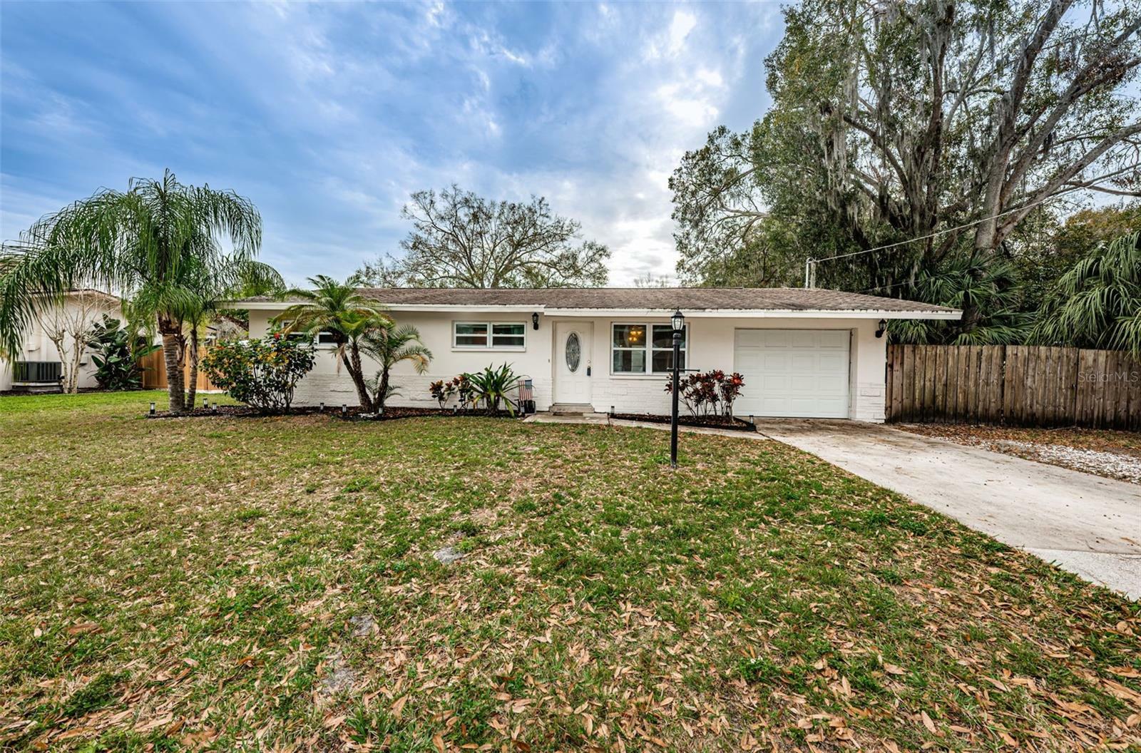 Property Photo:  103 Arlington Avenue W  FL 34677 