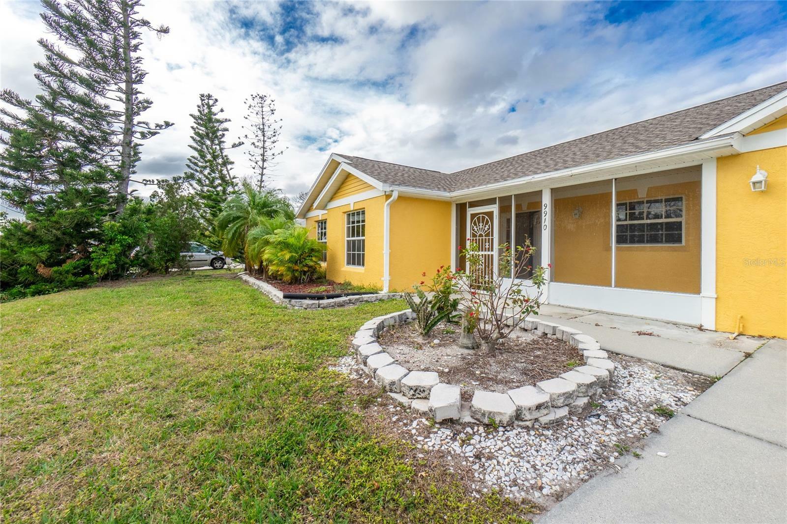 Property Photo:  9910 Gulfstream Boulevard  FL 34224 