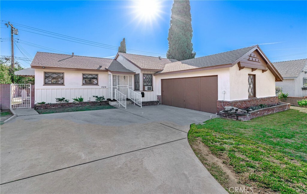 Property Photo:  305 W Oakmont Drive  CA 90640 