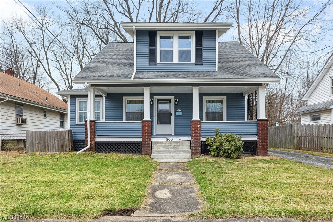 Property Photo:  860 Packard Street NW  OH 44483 