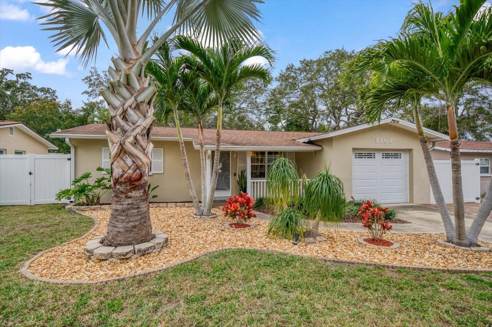 Property Photo: 2202 Lauren Drive FL 33774