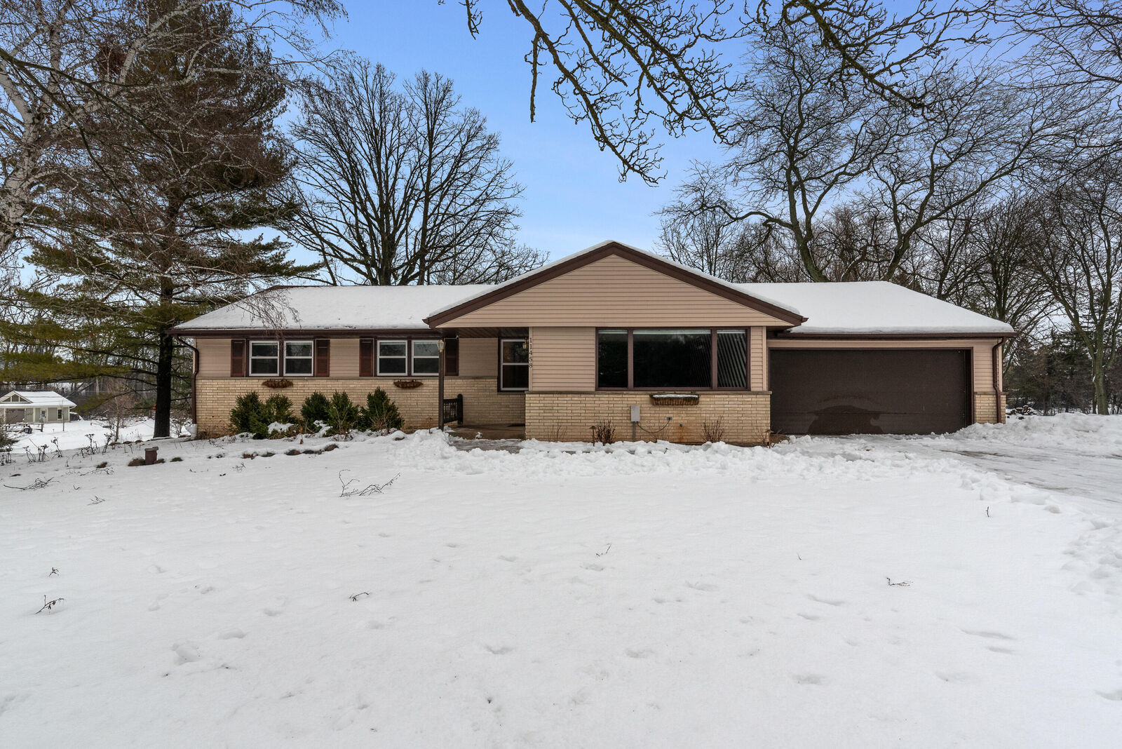 Property Photo: 11458 N Laguna Dr WI 53092