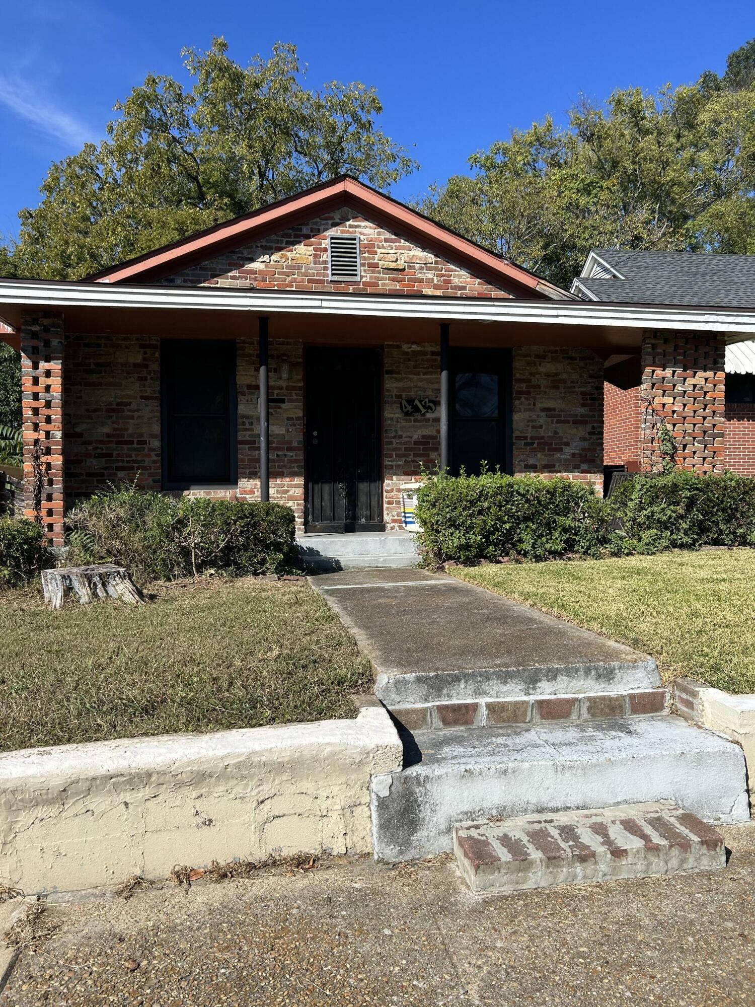 Property Photo:  413 N Spring St.  MS 38801 