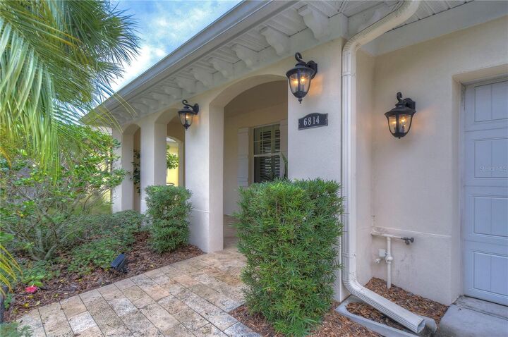 Property Photo: 6814 Muncaster Court FL 33625