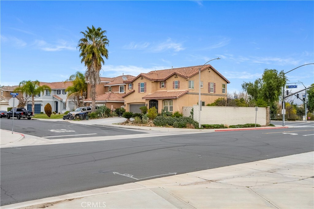 Property Photo:  2941 Barn Owl Drive  CA 92571 