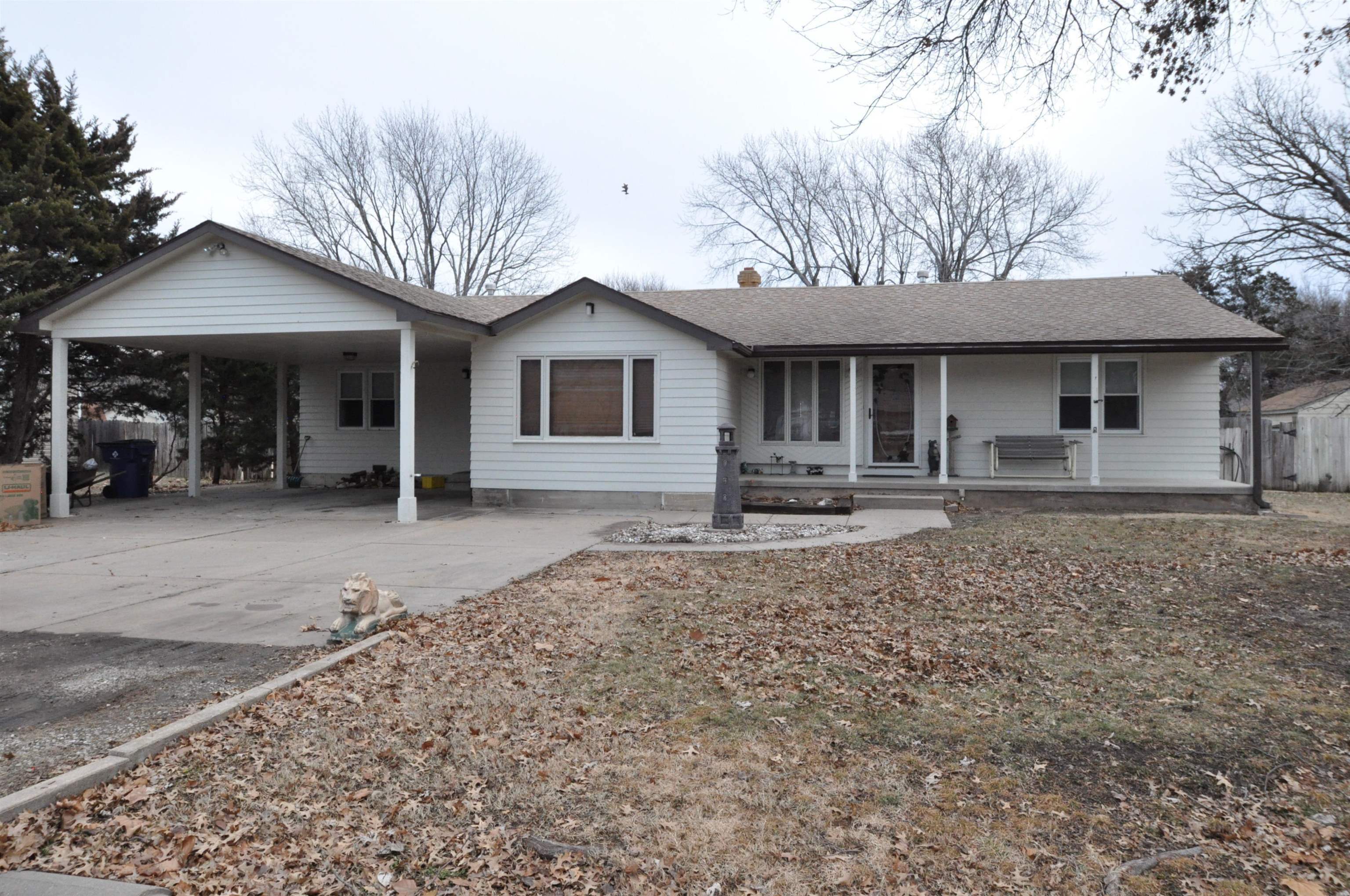 Property Photo:  2904 N Athenian Ave  KS 67204 