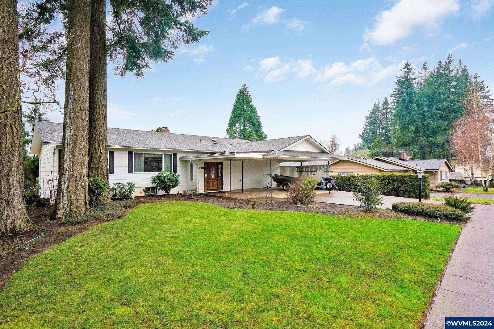 Property Photo: 2010 E Pine St OR 97383