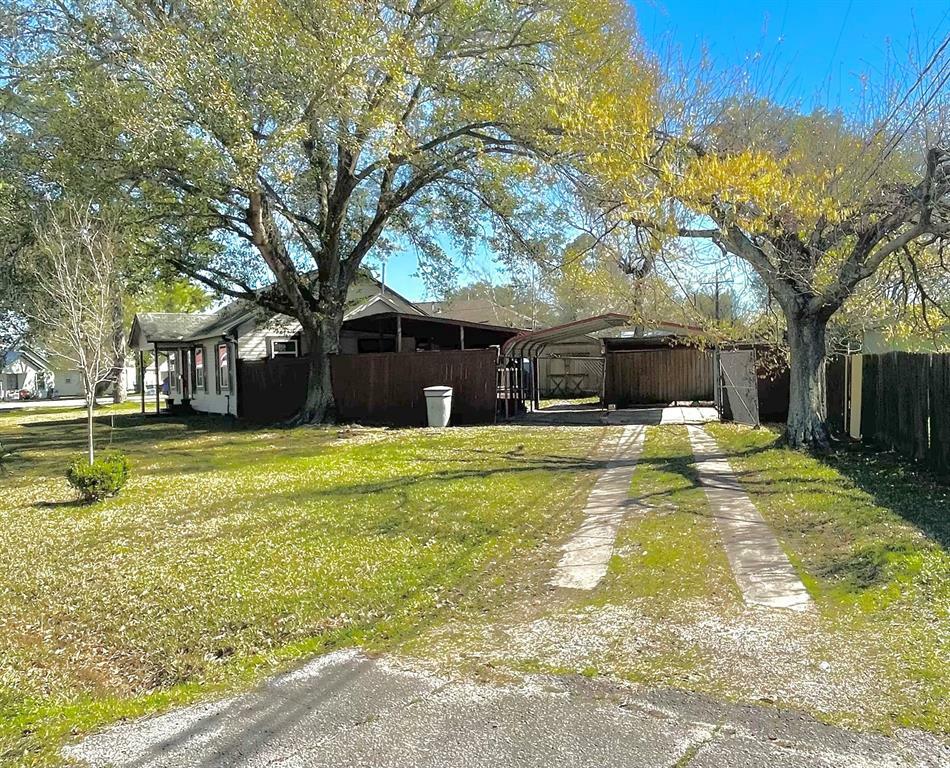 Property Photo:  5220 E Parkway Drive  TX 77705 