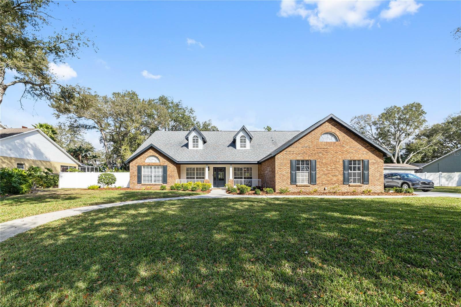 Property Photo:  8814 Crosswood Court  FL 33578 