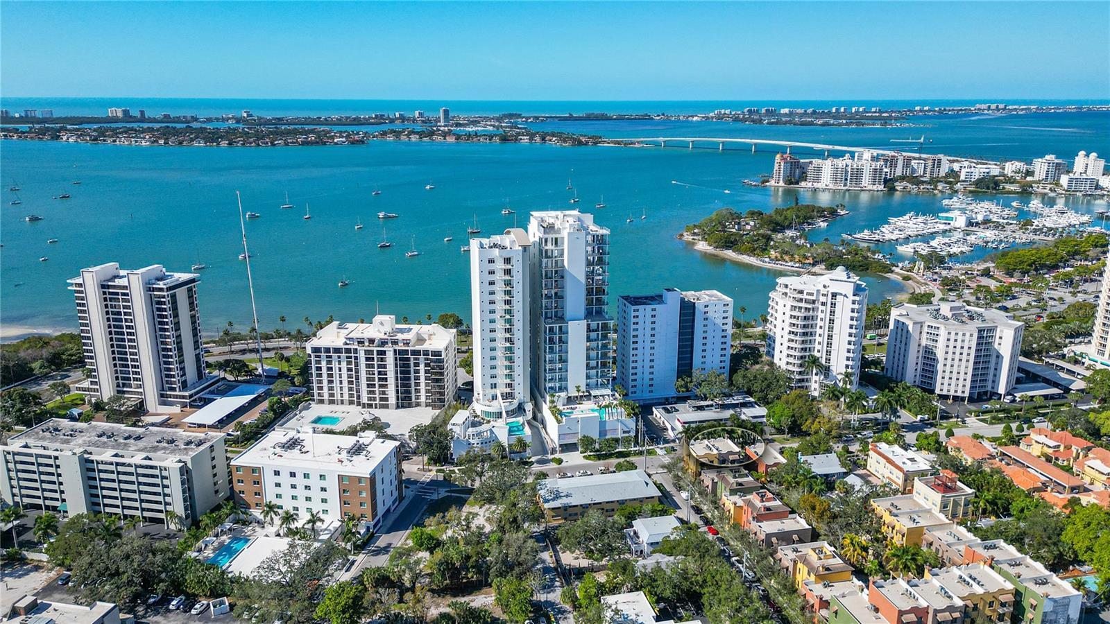 Property Photo:  557 S Palm Avenue 22  FL 34236 